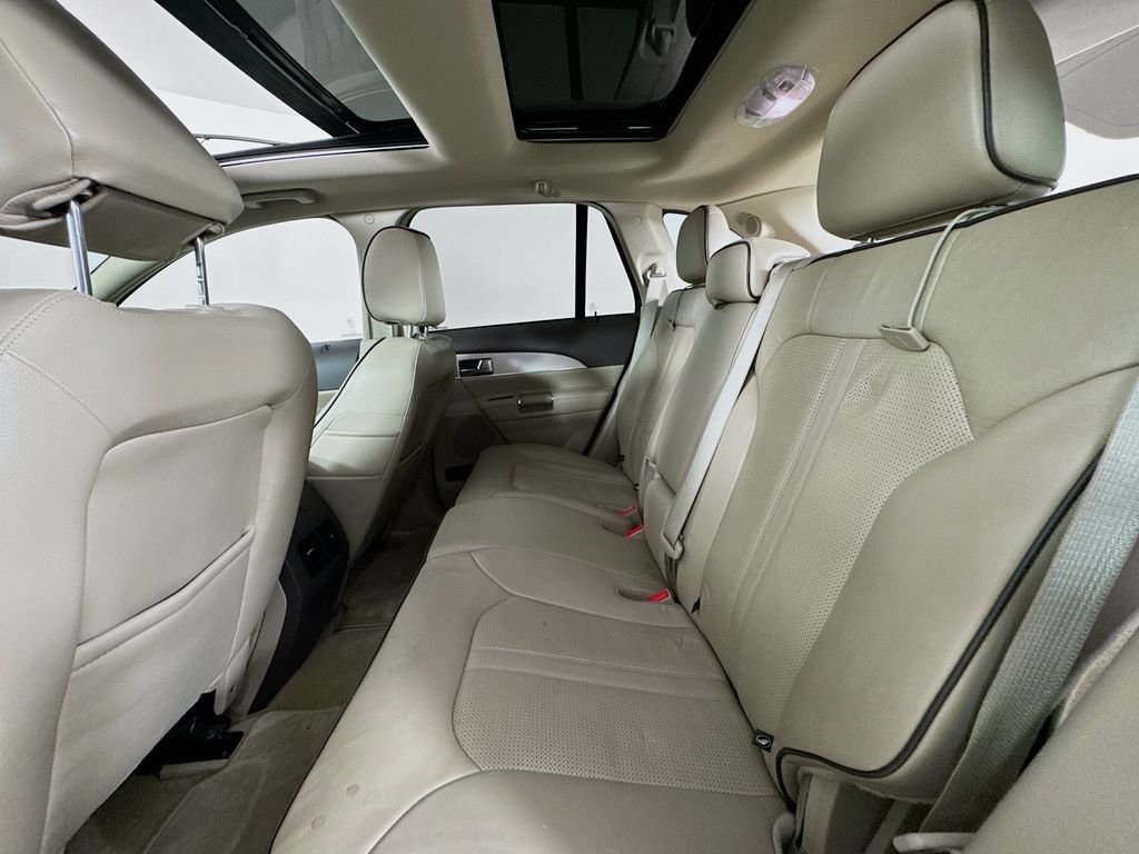 Used 2015 Lincoln MKX FWD w/ Equipment Group 102A image 30