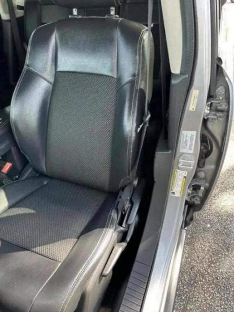 Used 2016 Jeep Compass Latitude FWD image 18