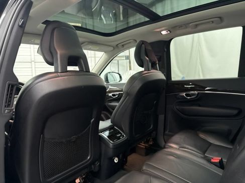 Used 2017 Volvo XC90 T6 Momentum w/ Momentum Plus Package AWD/4WD image 18