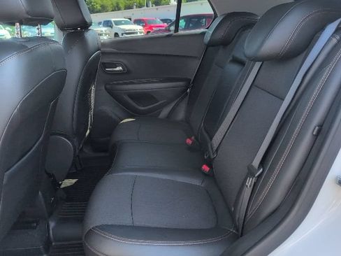 Used 2020 Chevrolet Trax LT w/ LT Convenience Package AWD/4WD image 29