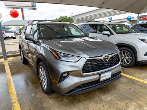 New 2026 Toyota Highlander Limited AWD/4WD image 4