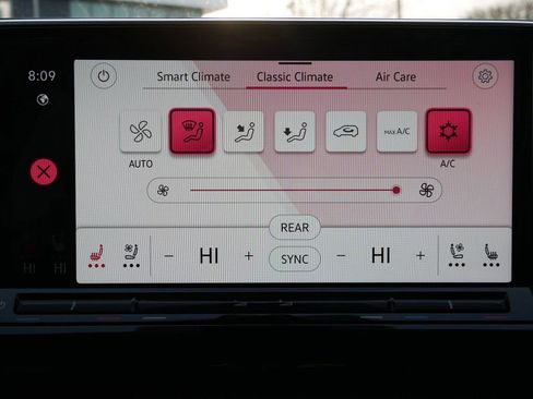 Used 2024 Volkswagen Atlas SEL Premium R-Line image 23