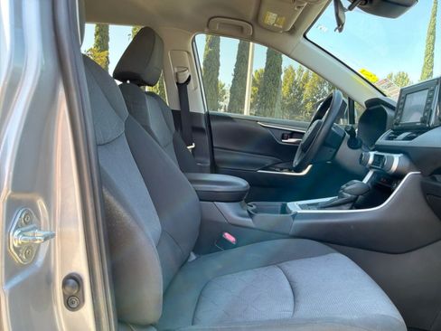 Used 2021 Toyota RAV4 XLE FWD image 20
