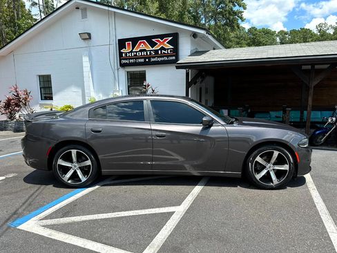 Used 2017 Dodge Charger SE image 21