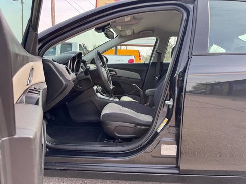 Used 2014 Chevrolet Cruze LS image 9