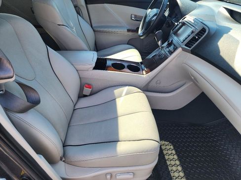 Used 2010 Toyota Venza AWD w/ Premium Pkg #2 image 32