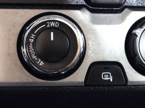 Used 2020 Toyota Tacoma SR5 image 25