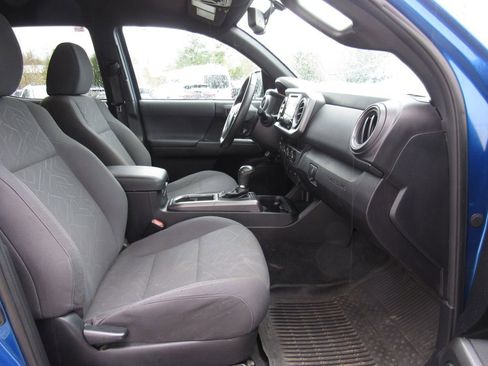 Used 2016 Toyota Tacoma TRD Off-Road image 17