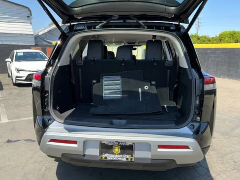 Used 2025 Nissan Pathfinder SL FWD image 26