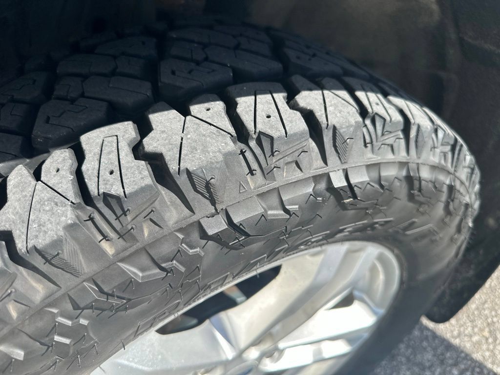 Used 2020 Ford Explorer XLT w/ Comfort Package AWD/4WD image 52