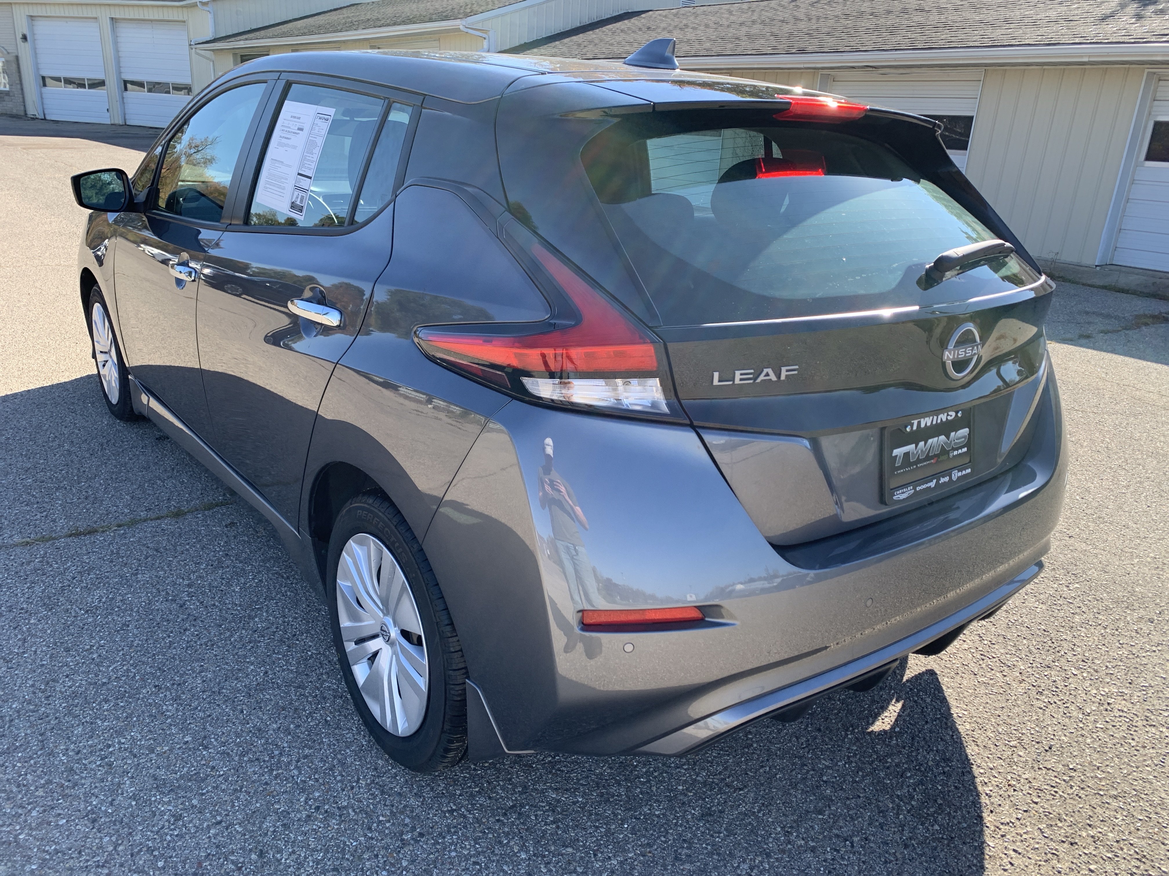 Used 2025 Nissan Leaf S FWD image 7