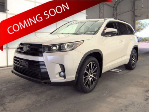 Used 2018 Toyota Highlander SE AWD/4WD image 1