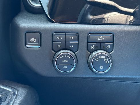 Used 2023 Chevrolet Silverado 1500 LT w/ Z71 Off-Road Package AWD/4WD image 23
