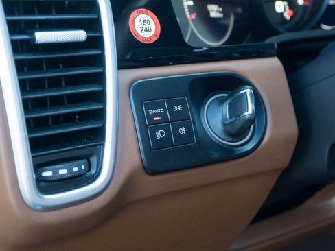 Certified 2023 Porsche Cayenne S Platinum image 29