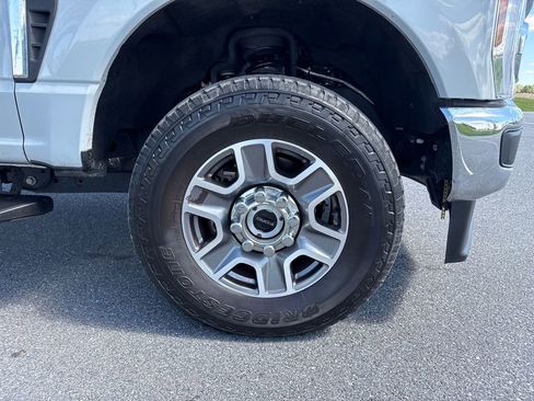 Used 2025 Ford F350 Lariat w/ Camper Package image 32