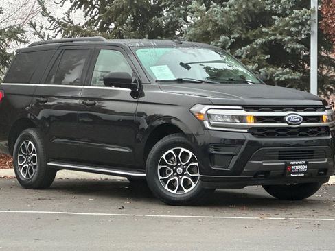 Used 2023 Ford Expedition XLT image 2