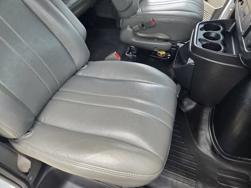 Used 2024 Chevrolet Express 3500 LS RWD image 24