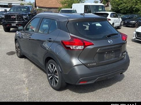 Used 2018 Nissan Kicks SV FWD image 3