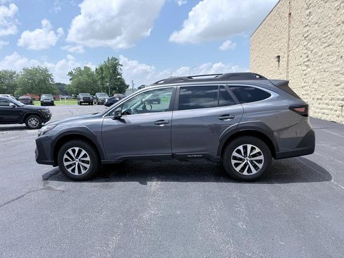 Used 2023 Subaru Outback Premium AWD/4WD image 2