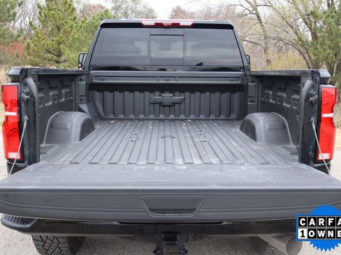 Used 2025 Chevrolet Silverado 2500 ZR2 w/ Technology Package image 8