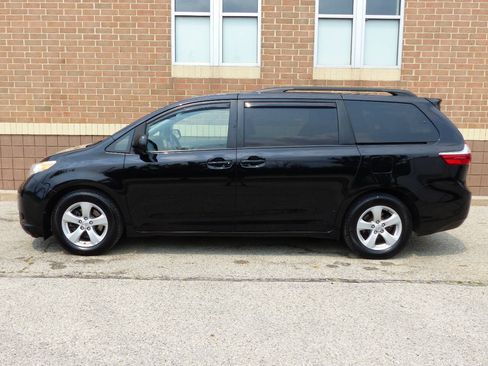 Used 2017 Toyota Sienna LE FWD image 8