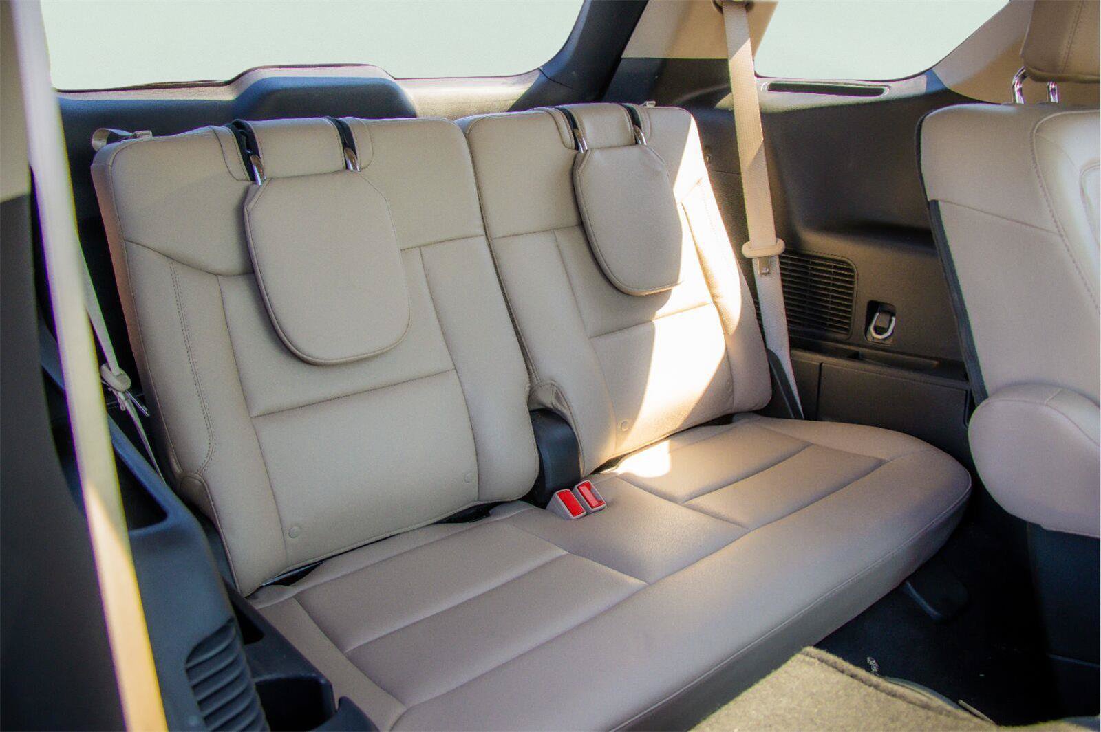Used 2023 Ford Explorer Limited w/ Limited Technology Package RWD image 10