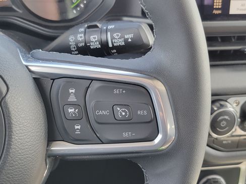 Used 2025 Jeep Wrangler Unlimited Sahara AWD/4WD image 13
