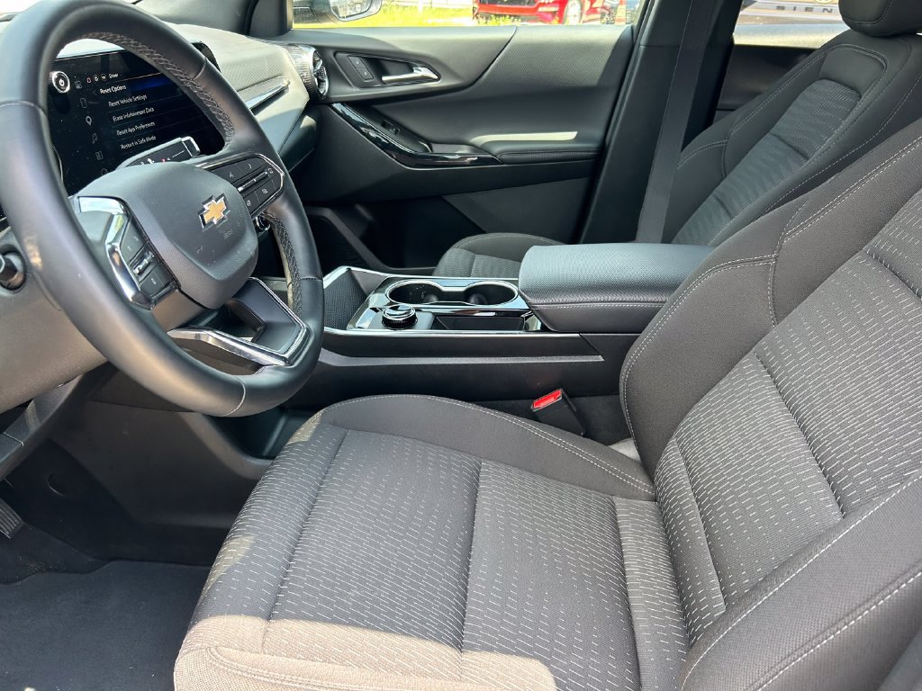 Used 2026 Chevrolet Equinox LT FWD image 11