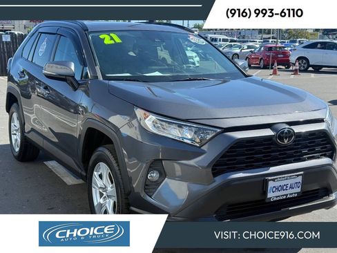 Used 2021 Toyota RAV4 XLE w/ Convenience Package FWD image 1