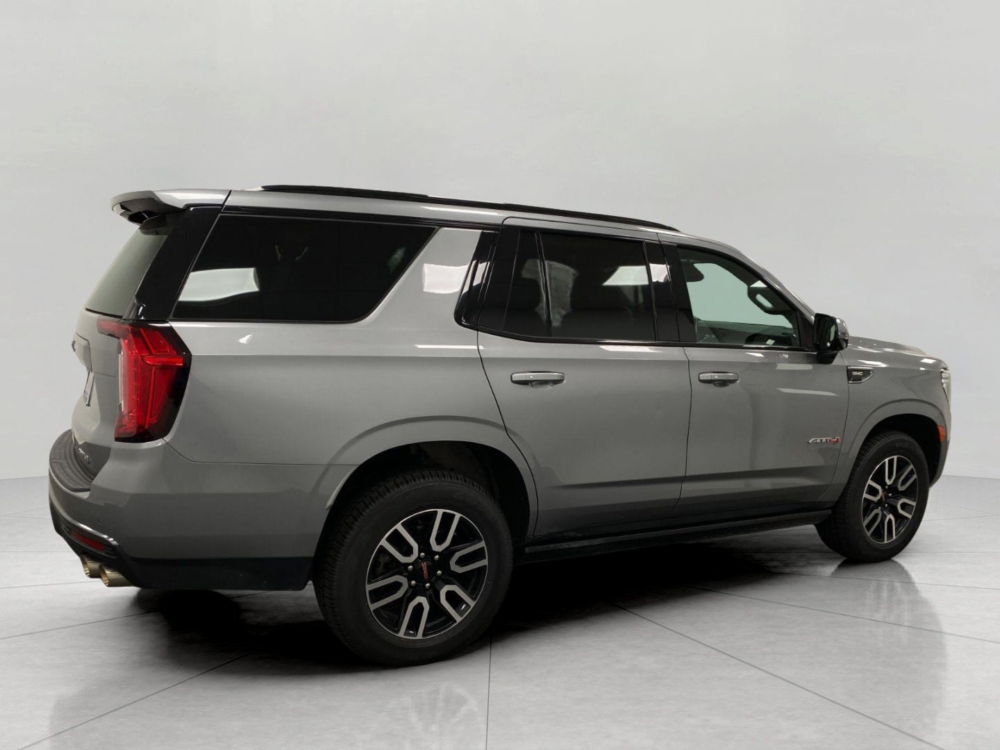 Used 2024 GMC Yukon AT4 w/ Technology Package AWD/4WD image 3