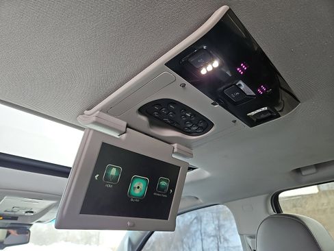 Used 2018 Chevrolet Tahoe LT image 11