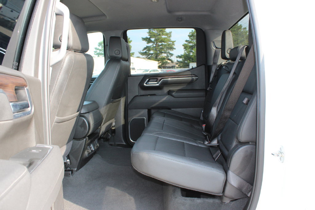Used 2025 GMC Sierra 1500 SLT RWD image 11
