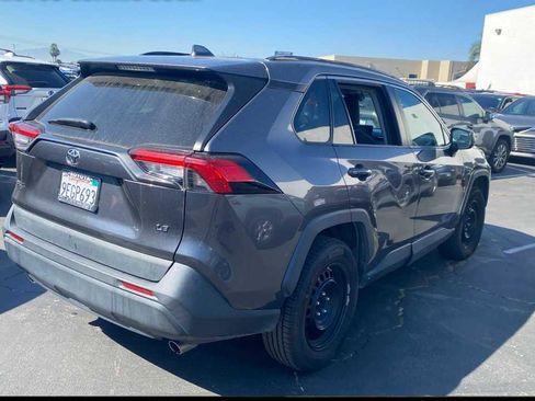 Used 2021 Toyota RAV4 LE FWD image 2