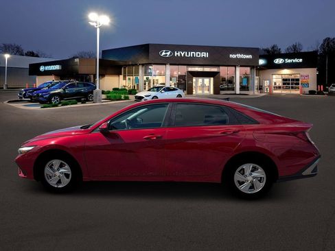 New 2026 Hyundai Elantra SE image 3