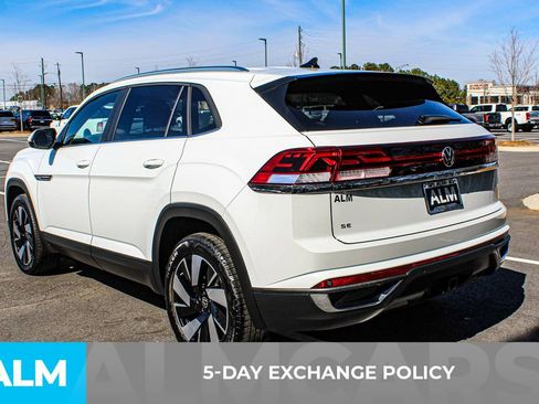 Used 2024 Volkswagen Atlas Cross Sport SE image 4