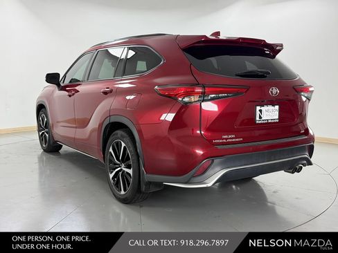 Used 2022 Toyota Highlander XSE FWD image 8