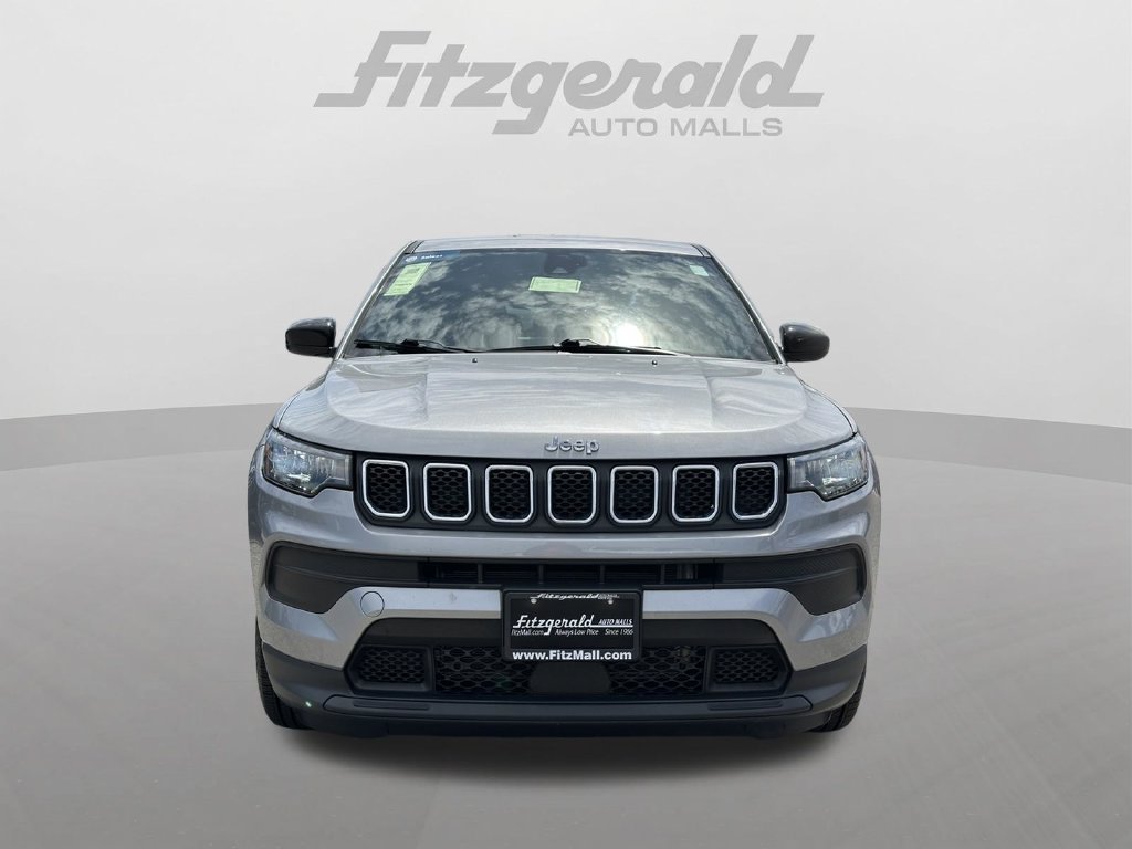 Used 2023 Jeep Compass Sport AWD/4WD image 3