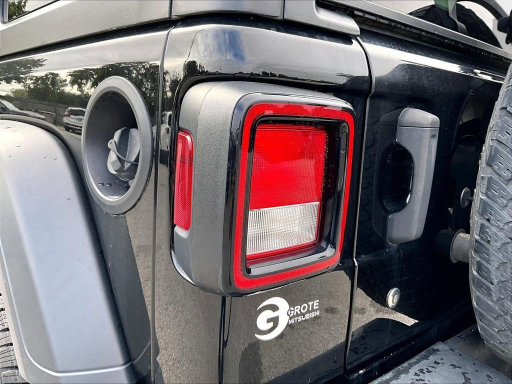 Used 2018 Jeep Wrangler Unlimited Sport S AWD/4WD image 29