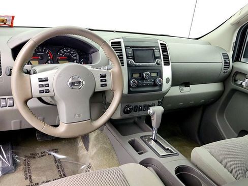 Used 2017 Nissan Frontier SV w/ SV Value Truck Package AWD/4WD image 11