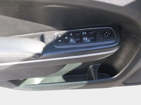 Used 2019 Chrysler 300 Limited w/ Safetytec Plus Group image 20