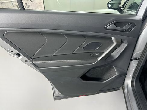 Used 2022 Volkswagen Tiguan SE image 24