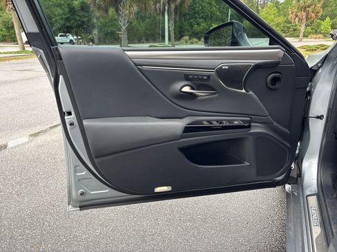 Used 2024 Lexus ES 300h F Sport w/ Accessory Package (Z1) FWD image 5