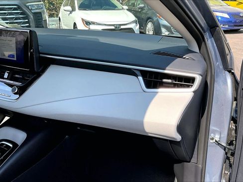 Certified 2025 Toyota Corolla LE image 18