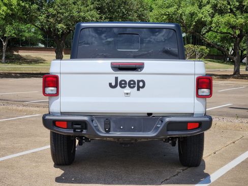 Used 2025 Jeep Gladiator Sport AWD/4WD image 5