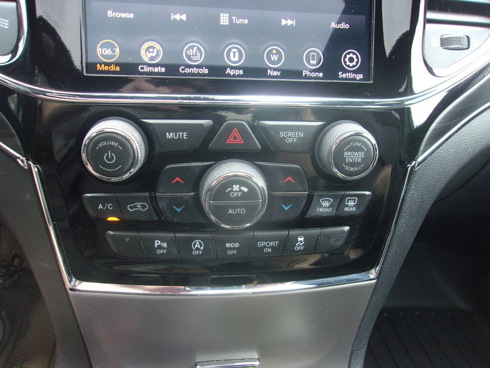 Used 2020 Jeep Grand Cherokee Limited AWD/4WD image 22