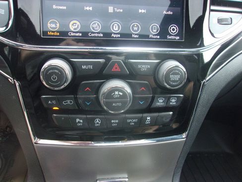 Used 2020 Jeep Grand Cherokee Limited AWD/4WD image 22