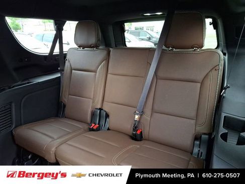 Certified 2024 Chevrolet Suburban High Country AWD/4WD image 12