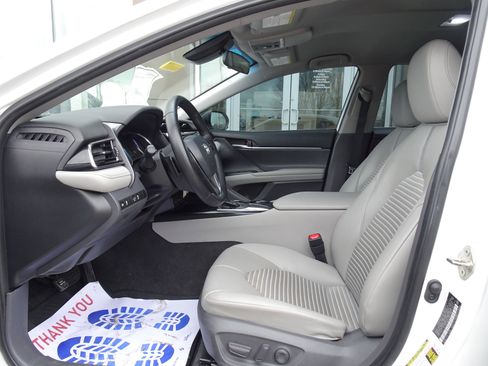 Used 2020 Toyota Camry SE image 8