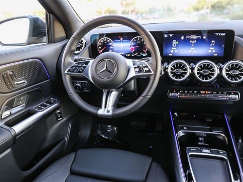 New 2025 Mercedes-Benz GLA 250 4MATIC image 16