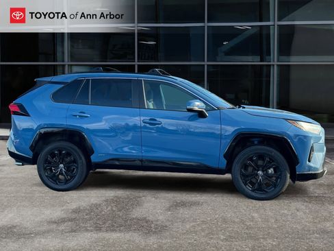 Used 2022 Toyota RAV4 SE image 13